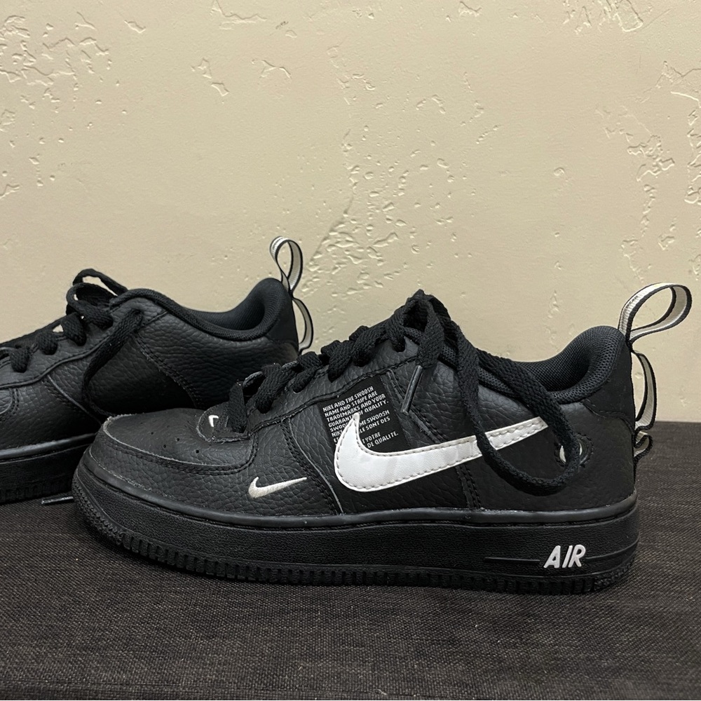 NIKE AIR FORCE 1 SIZE 3.5 YOUTH
